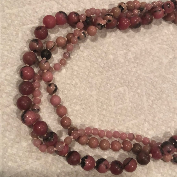 Pink / black Rhodonite beaded necklace & earrings - Picture 3 of 8